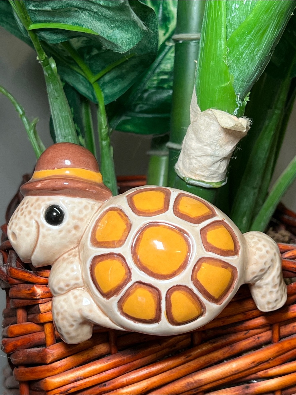 VTG MCM Kitsch Anthropomorphic Turtle Handpainted Ceramic Planter Pot Hanger